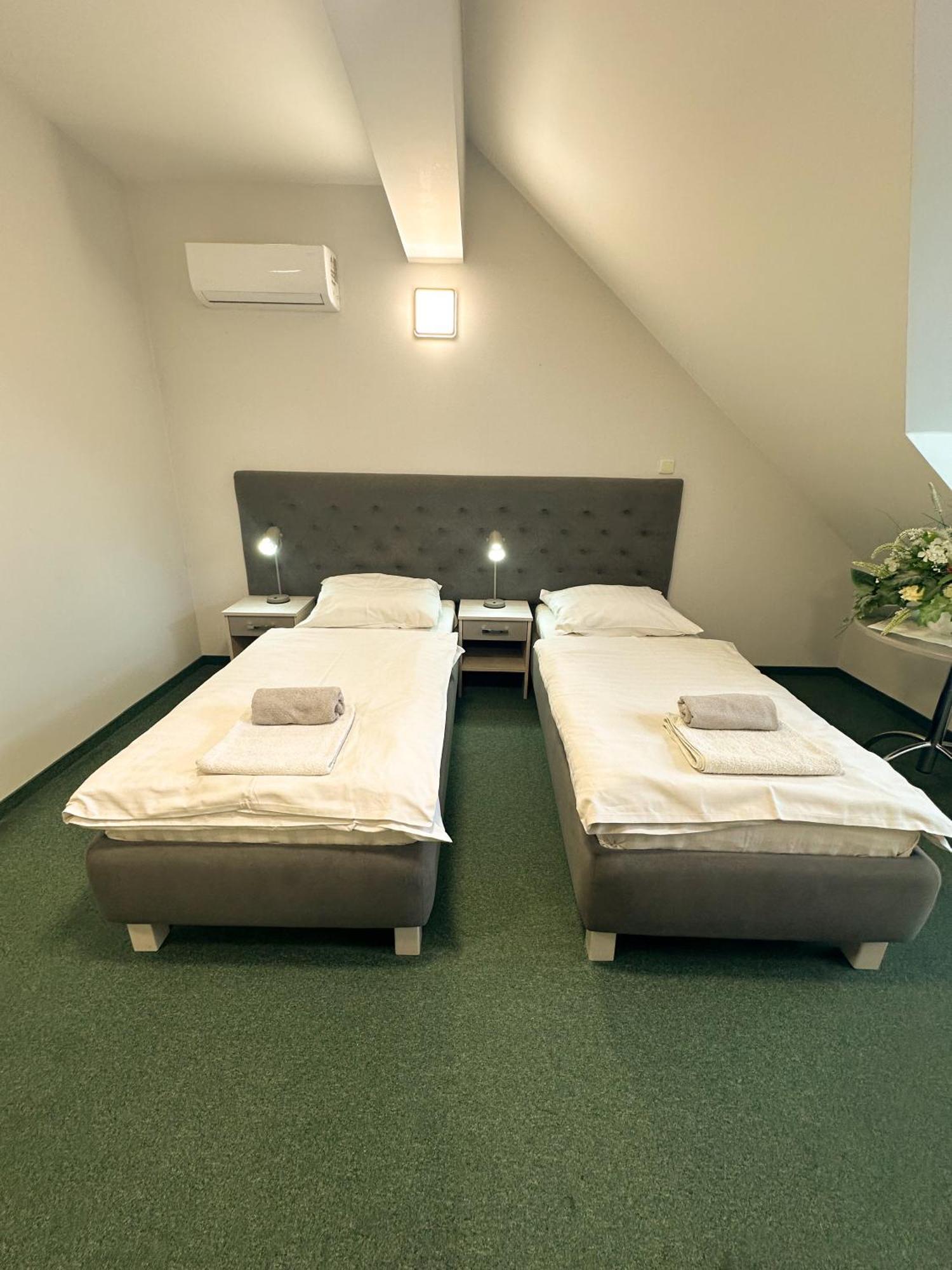Hotel Arkadia Klecza Gorna Luaran gambar